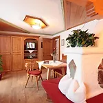 Haus Schroll *