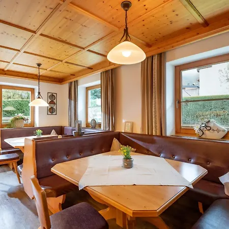Haus Schroll *