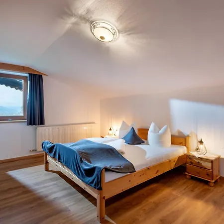 Haus Schroll Lägenhet Ried im Zillertal